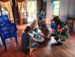 Babinsa Kodim 1401/Majene Bersama Kader Posyandu Kejar Timbang Secara Door to Door, Upaya Cegah Stunting