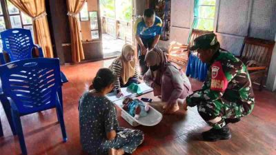 Babinsa Kodim 1401/Majene Bersama Kader Posyandu Kejar Timbang Secara Door to Door, Upaya Cegah Stunting