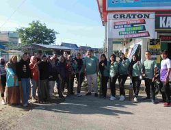 Kadis Kominfo SP Majene Gelar Kerja Bakti di Pusat Pertokoan, Dukung Gerakan Mapaccing