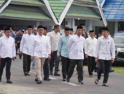 Gubernur dan Bupati Bagikan Ribuan Paket Sembako dalam Safari Ramadhan di Majene