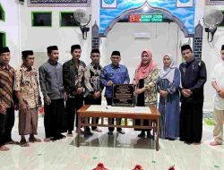 Bupati Majene Teken Prasasti Peresmian Pembangunan Masjid Al-Ikhlas Desa Pundau