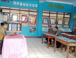 Berita Foto: Kelompok Kerja Guru di SDN 16 Garogo