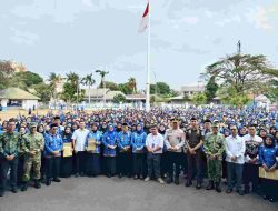 Bupati Majene Serahkan Perpanjangan Kontrak PPPK Penuh Waktu, Tekankan Disiplin dan Pelayanan Publik