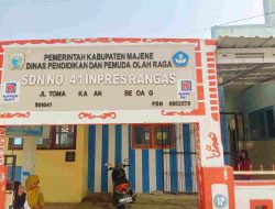 Di Tengah Jam Istirahat, Guru Kelas I SDN 41 Rangas Ajak Siswa Belajar Berhitung dengan Gambar Buah